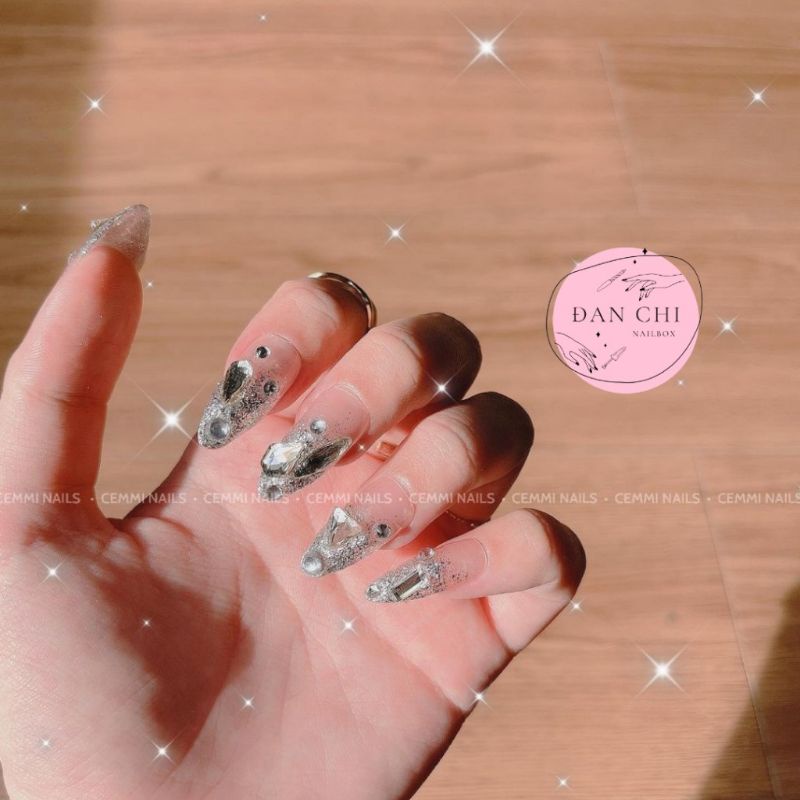 NailBox móng úp thiết kế sẵn Mẫu Đính Đá Full Sang Chảnh