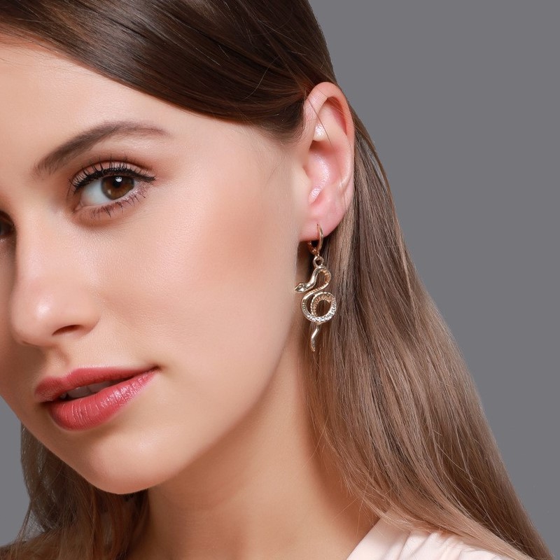 Khuyên tai dài đính hạt kim cương tạo hình lưới