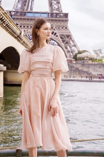 Đầm tay phồng xếp li ngực