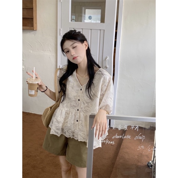 Áo babydoll ren cổ V cài cúc tay bồng tiểu thư Yannie