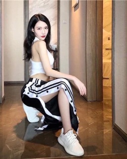 Quần đính cúc fom thụng