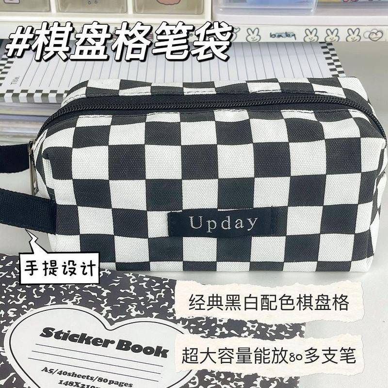 ⭐ iLado ⭐ Túi dễ thương theo chủ đề iLado Nylon đen mạng tinh thể phong cách ca rô túi có dây kéo nhỏ hộp đựng bút ba chiều bút dễ thương có dây kéo văn phòng túi đựng đồ cá nhân Phong cách nữ tính nhẹ nhàng