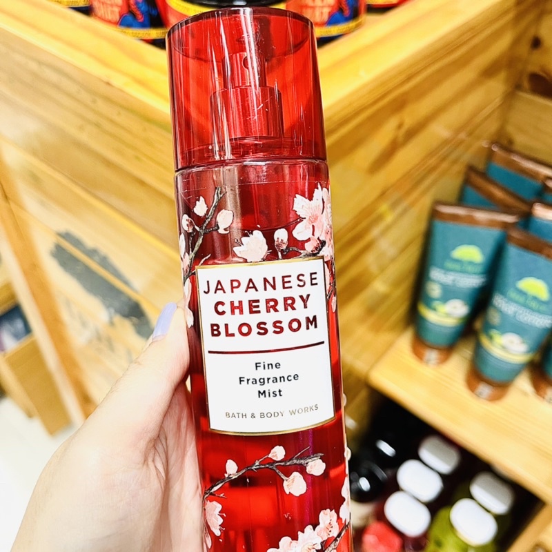 Xịt thơm toàn thân Bath &amp; Body Works - Japanese Cherry Blossom (236mL)