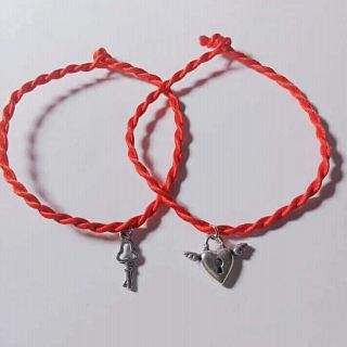 Cặp vòng tay ổ khóa chìa khóa