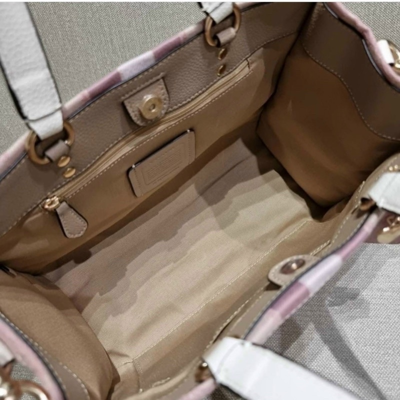 TNS - Túi tote form vuông hottrend Coashi field dempsey tote-chất canvas phối da tone màu hồng kem chữ C đặc trưng hãng