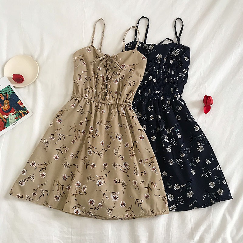 Jumpsuit hai dây hoa nhí sẵn màu sữa | BigBuy360 - bigbuy360.vn