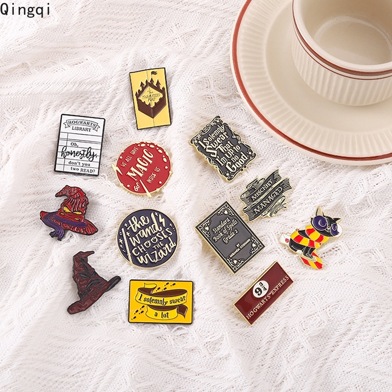 Huy hiệu cài áo Miss Zoe hình phù thủy thời trang