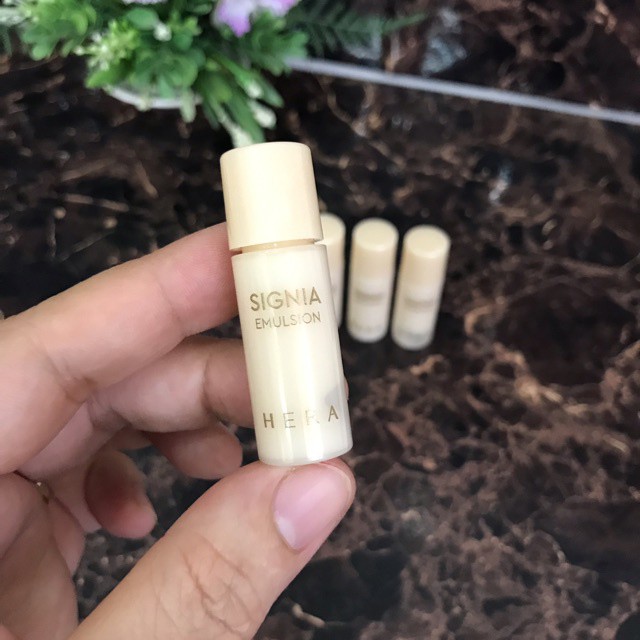 [5ml] 1 Lọ Sữa dưỡng tế bào gốc hoa thủy tiên HERA SIGNIA giải quyết tất cả các vấn đề về da