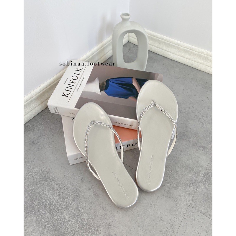 Dép Quai Ngang Đính Đá HU91 Siêu Xinh