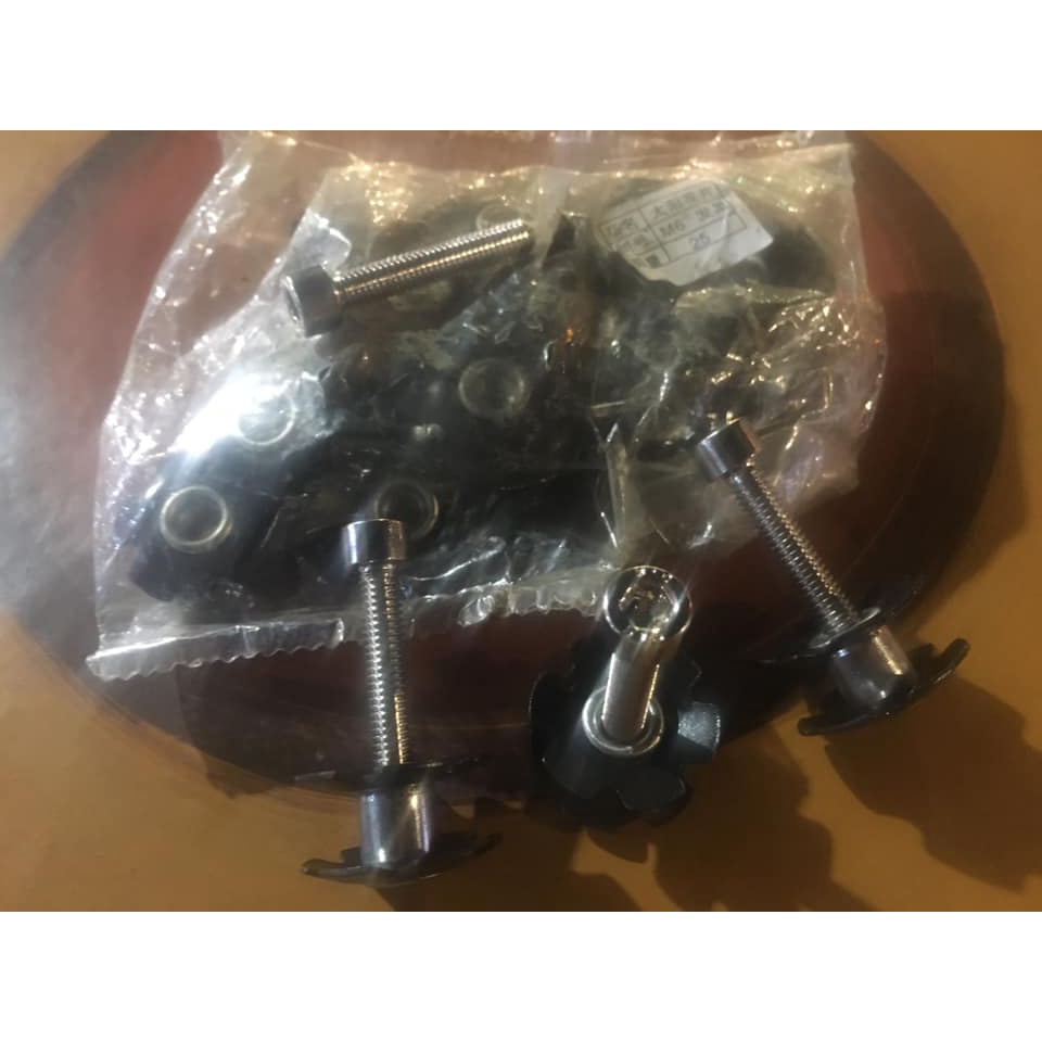 Ốc vít và lõi hoa Bát Phốt M6 x 40mm TAIWAN