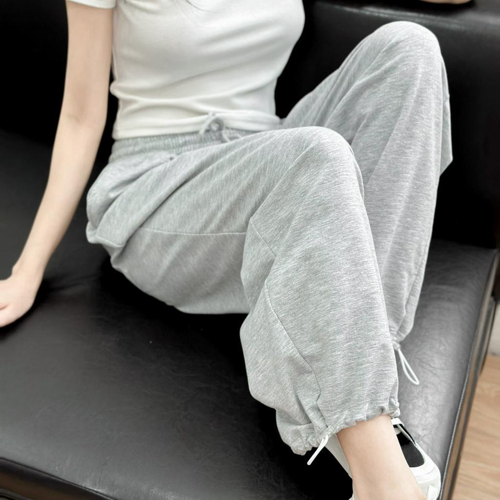 Quần joggers dáng rộng May Boutique Quần jogger nỉ da cá dây rút gấu phong cách Ulzzang QBS22D_108.009