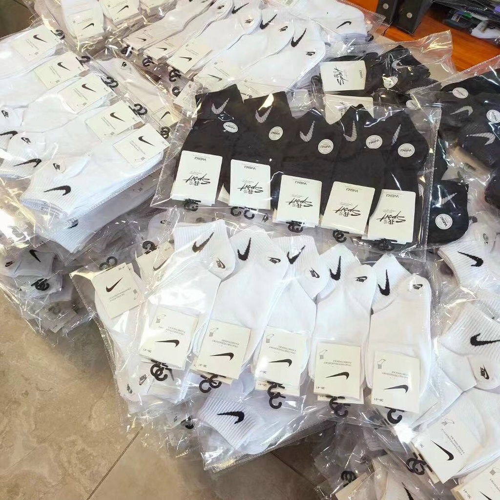 đôi tất vớ Ni ke đen trắng thể thao Unisex