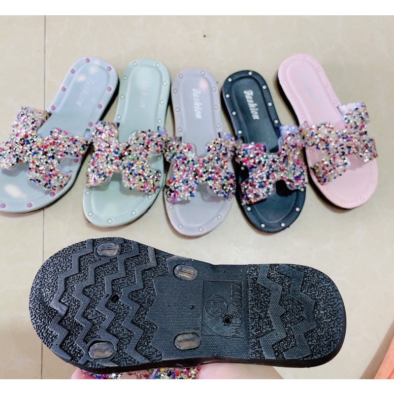 dép trẻ con bé gái H đá (cỡ trung 31-35) giá sale sốc