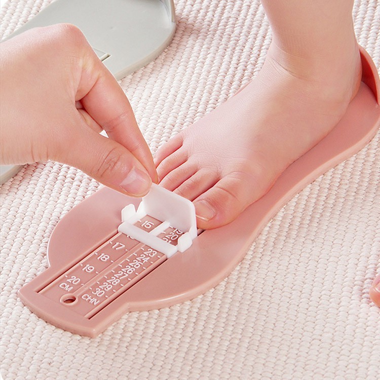 Dụng cụ đo chân cho bé