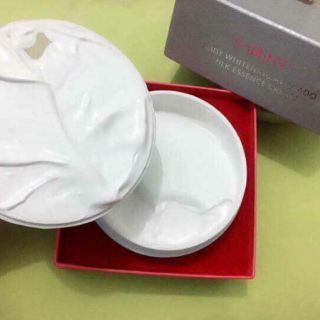 Kem Body bơ Swhite