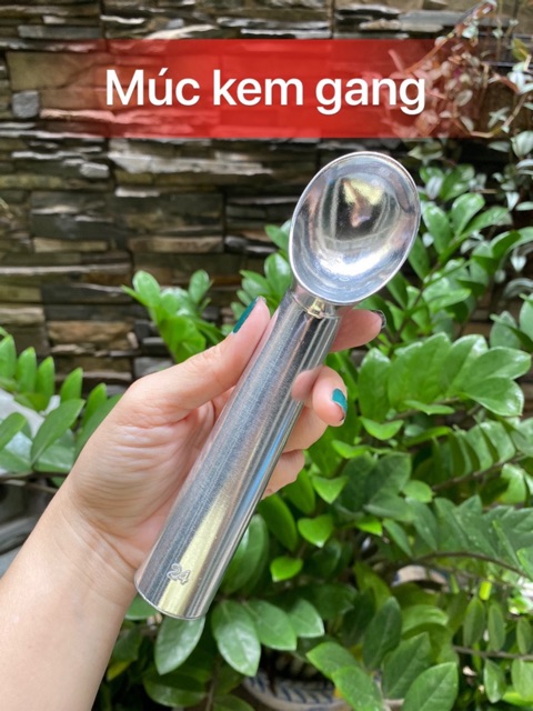 Dụng cụ cào kem bằng gang dạng viên