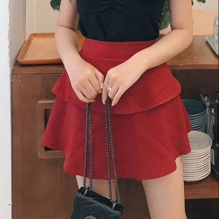 Chân váy hai tầng có lót quần