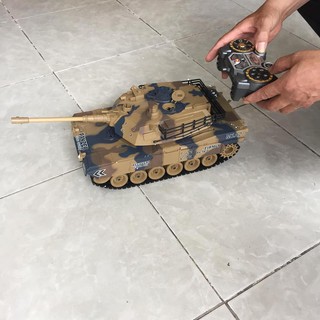 Xe tank điều khiển từ xa bắn đạn
