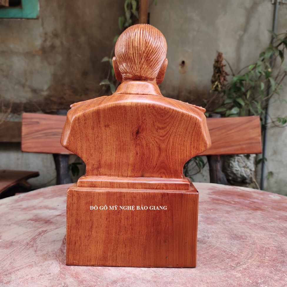 Tượng bác Võ Nguyên Giáp gỗ hương cao 30 cm