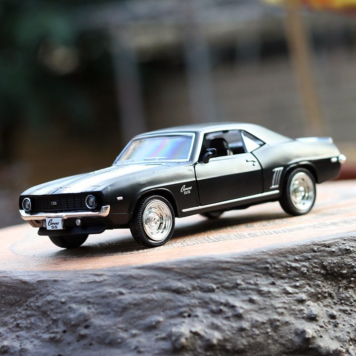 Mô Hình Xe Ô Tô Cổ Chevrolet Camaro 1969. Tỉ lệ 1:36 bằng hợp kim. Có bánh đà
