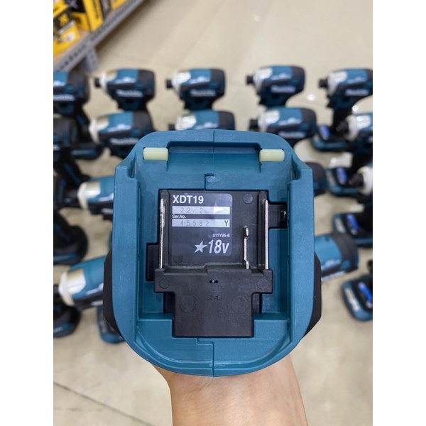 Máy bắt vít dùng pin Makita XDT19 hàng Usa
