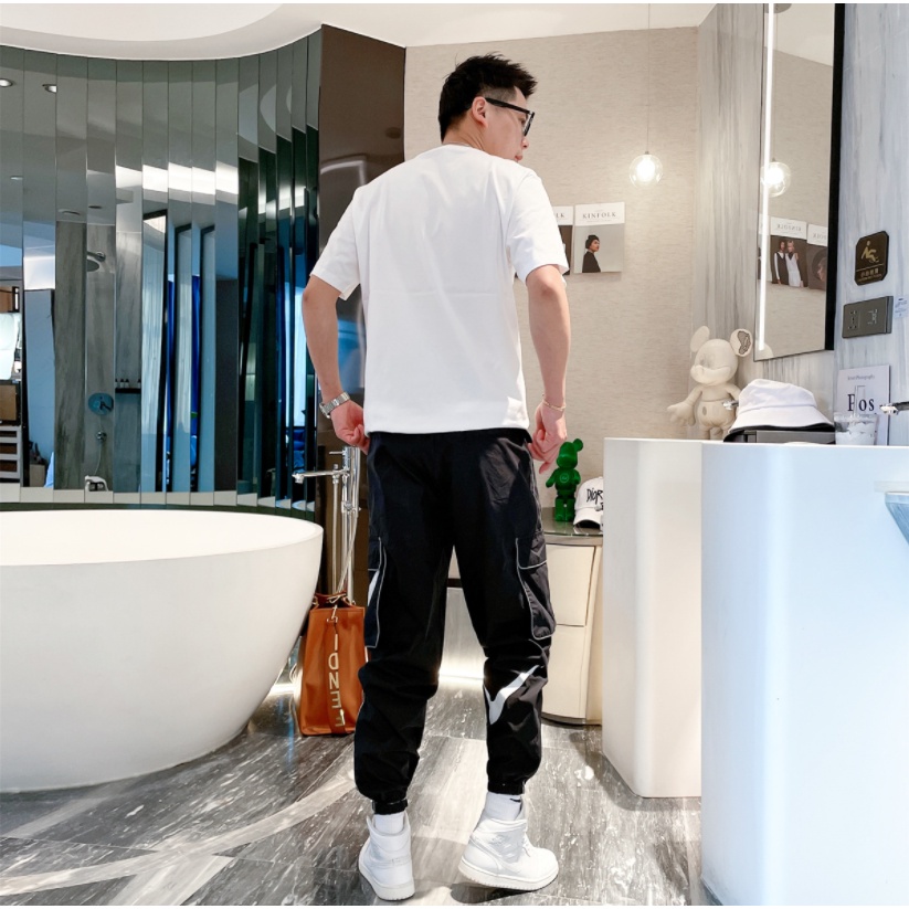 Áo Phông Trơn Bassic 2 Màu Đen Trắng Siêu Hot Đơn Gian Thoải Mái Trend 2022Phong Cách AMBITION