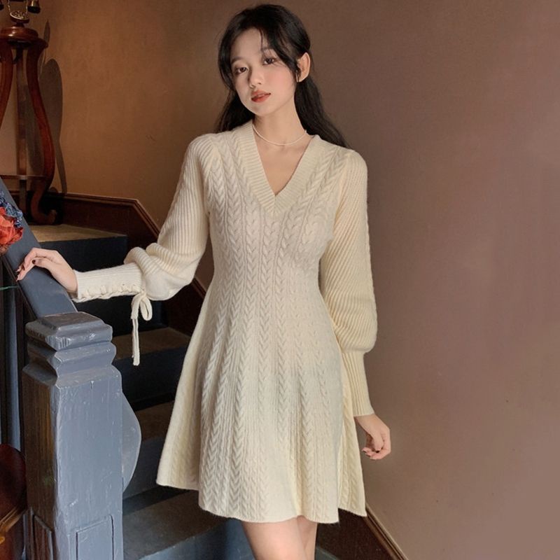 ĐẦM LEN CỔ V TAY PHỐI DÂY NƠ (Hàng order)