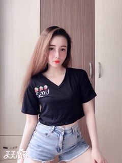 Áo Croptop Cổ tim thêu trái dâu
