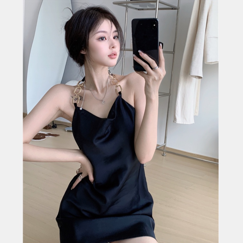 Đầm Dây Hở Lưng Thiết Kế Quyến Rũ Hợp Thời Trang