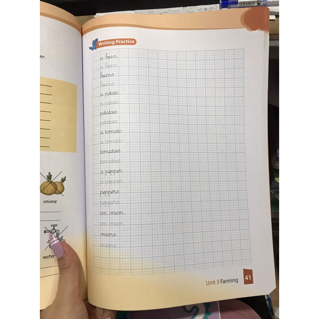 Sách - Cùng Khủng Long học tiếng Anh theo chủ đề lớp 4