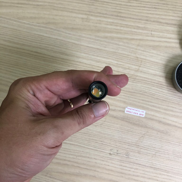 Đèn pin y tế dạng bút Supfire ML01 với 2 màu ánh sáng trắng và vàng thuận tiện –
