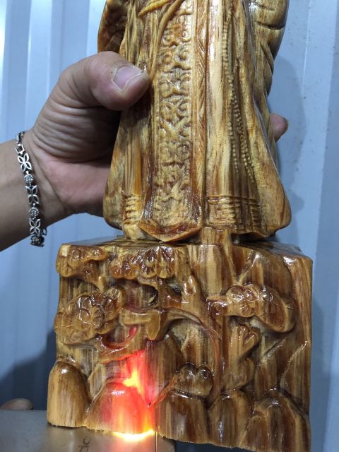 Tượng khổng minh gỗ huyết long