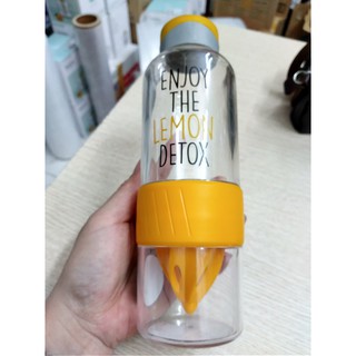 Bình nhựa đựng nước Lock&Lock HLC659YEL (520ml) màu vàng cực kì tiện lợi cho các nàng thích Detox