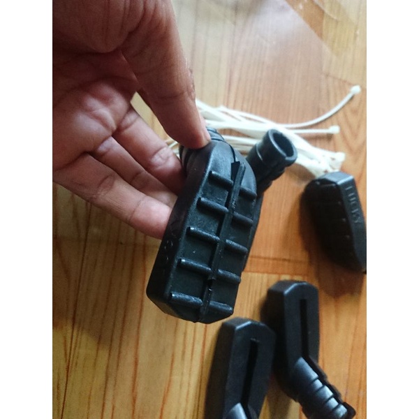 Cao Su Bảo Vệ Bọc Chân Chống Xe Máy Thắt Bằng Dây Rút