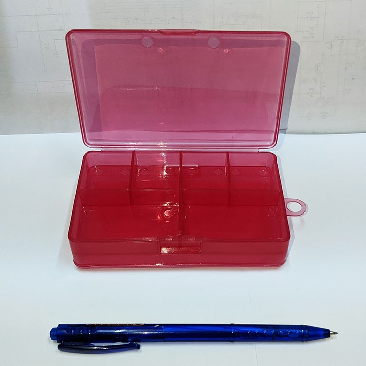 Hộp nhựa nhỏ nhiều ngăn, hộp thuốc 2 mặt với tổng cộng 7 ngăn và 2 nắp ở 2 mặt. 11,6x7,5cm cao 2,9cm. L410.