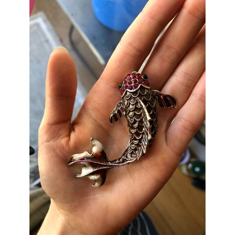 Ghim cài áo hình cá chép thời trang cho nữ