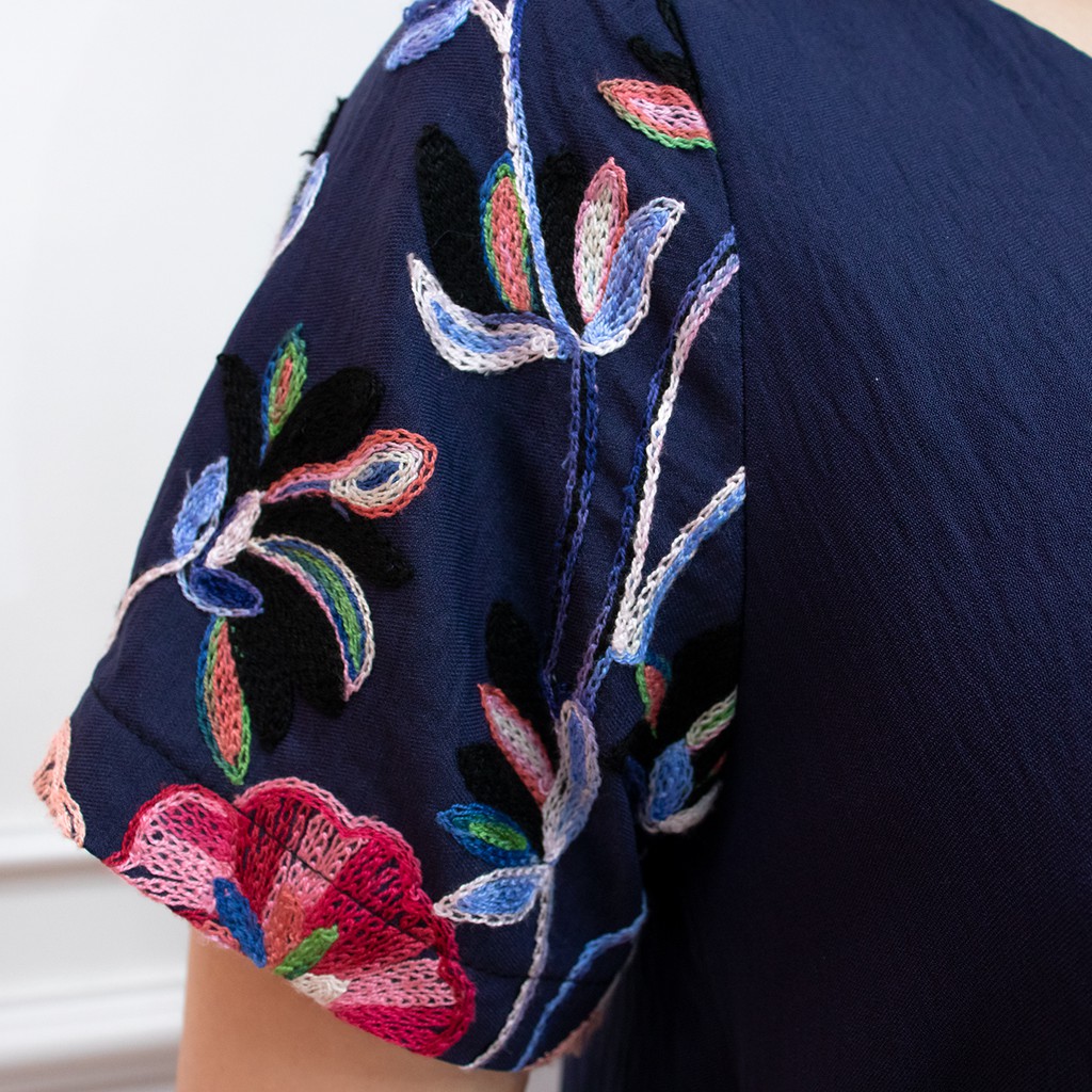 Đầm nữ dáng suông thêu hoa sang trọng - Váy dáng A mặc nhà,ngủ tay ngắn vải linen AMYRA - VA055 | BigBuy360 - bigbuy360.vn