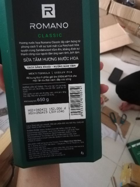 SỮA TẮM NƯỚC HOA ROMANO CLASSIC 650G