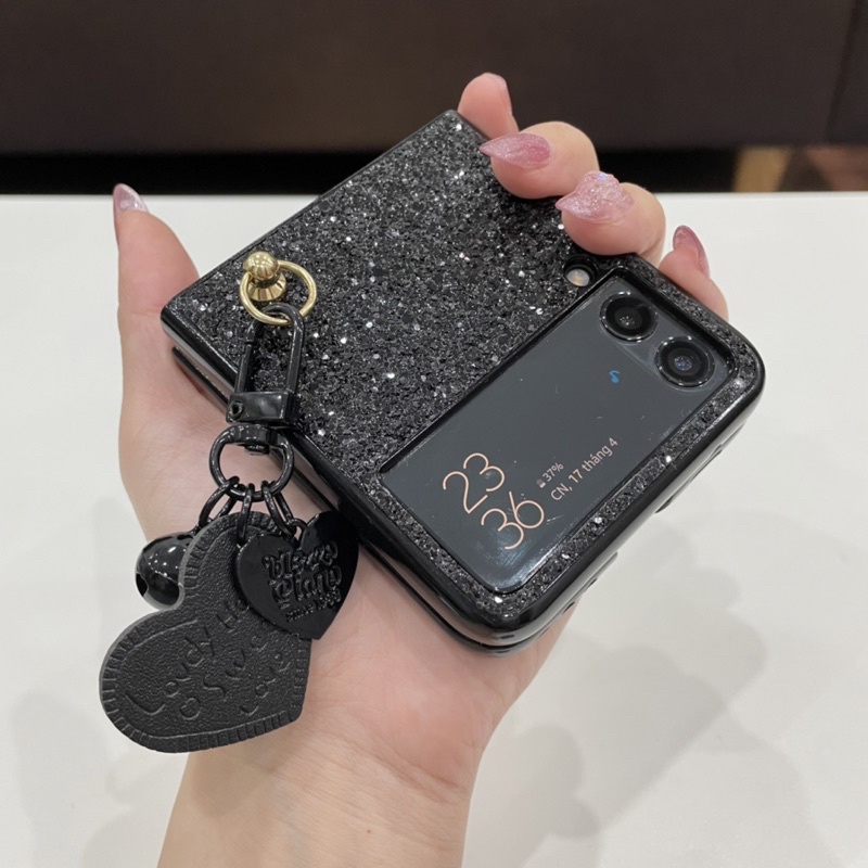 Ốp Samsung Z Flip 3 / Z Flip 4 nhũ đen có dây xách/đeo chéo và móc trái tim / Z Flip3 / ZFlip3 / Z Flip4/ ZFlip4