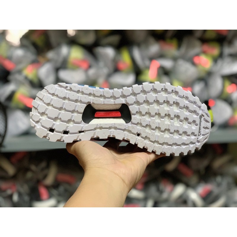 Giày thể thao Ultra Boost All Terrain Đen sọc Đỏ gót Vàng