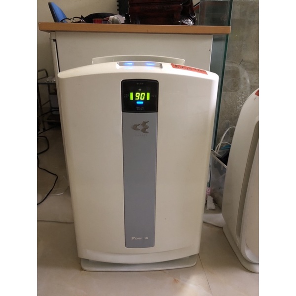 máy lọc không khí daikin đồng hồ vuông mck70