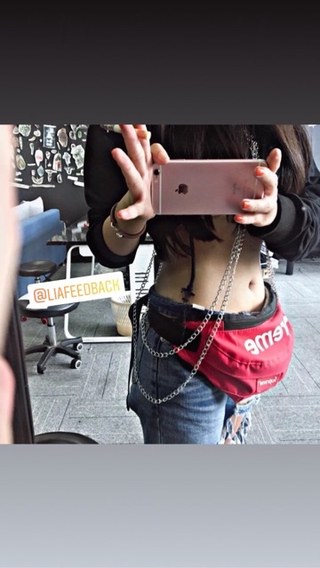 Áo croptop hoodie kèm chain