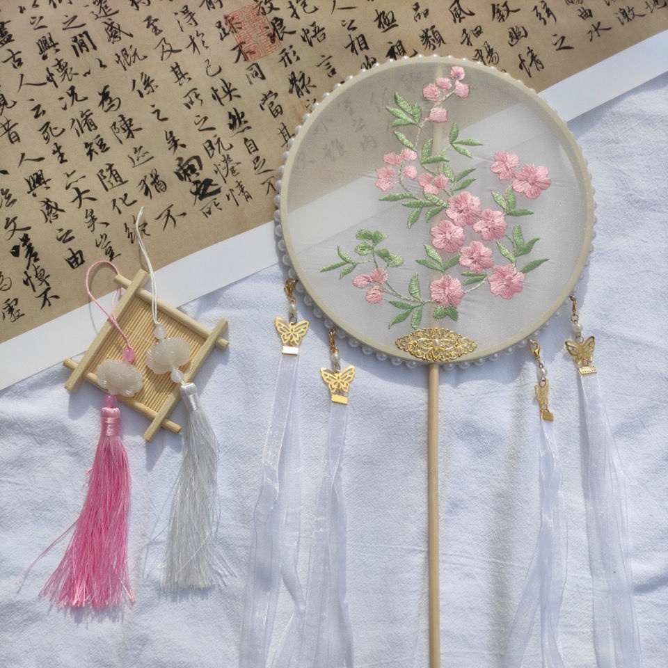 Quạt Múa Họa Tiết Thêu Phong Cách Cổ Điển Cho Nữ