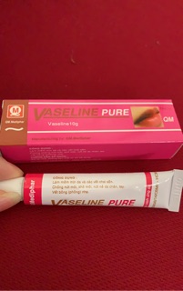 Vaseline trị nứt nẻ, khô môi, chân tay