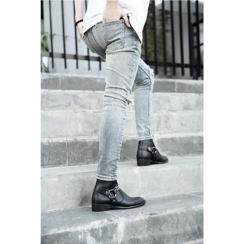 Giày nam Harness Boot chất da bóng nhẹ, trơn nhẵn, đế 4cm, kèm đai xích, kiểu dáng thời trang phù hợp nhiều phong cách