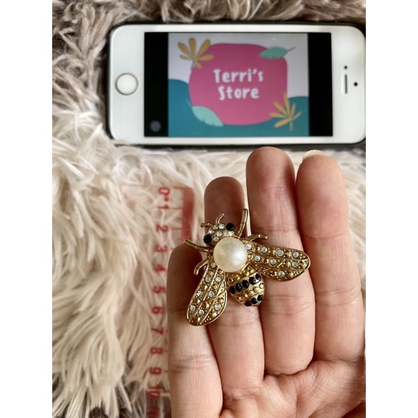 Mạc con ong kim loại