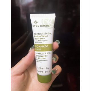 Tẩy da chết body Yves rocher từ bột hạt mơ 30ml