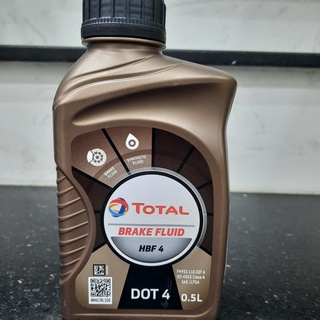 Dầu thắng (dầu phanh) DOT4 Total HBF 4 0.5L lít Singapore (Hàng Trưng bày nên hơi trầy 1 chút)