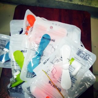 Cái quạt mini 2 cánh dành cho điện thoại iphone