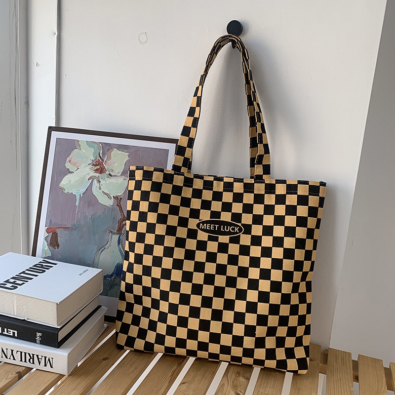 Túi tote vải họa tiết CARO có khóa zip kéo